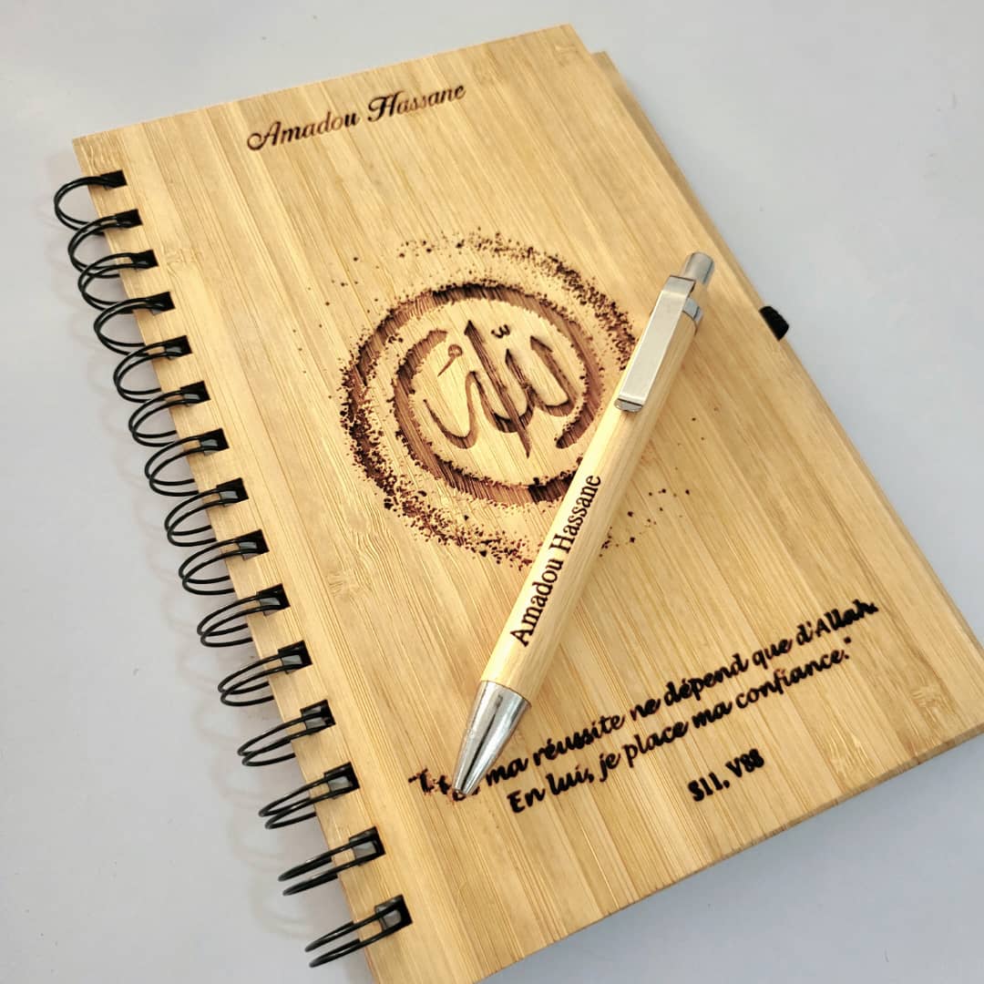 Bloc note en bois + stylo personnalisables